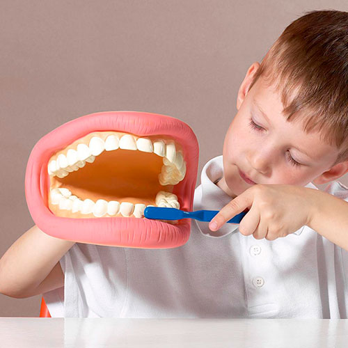 Профессиональная чистка зубов у детей в Воронеже